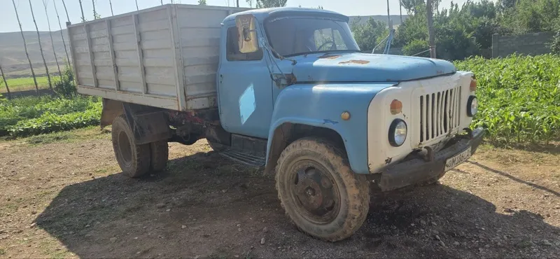 Gaz 53 sotiladi yili 76 matori zor, Rama butun kuzufi ham zor tel: 902