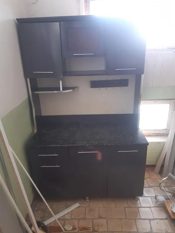 куная девочке
