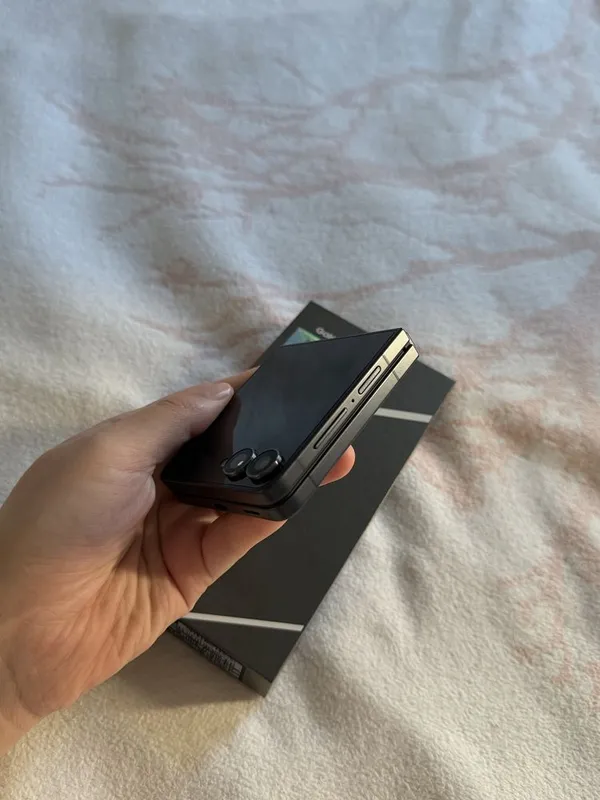 Galaxy Z Flip 7 pachti yengi sotiladi 5