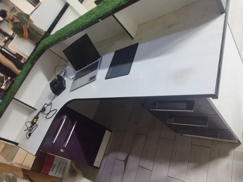 Bar sotiladi oq qora 2sm ga 120 sm eni 70 sm 2