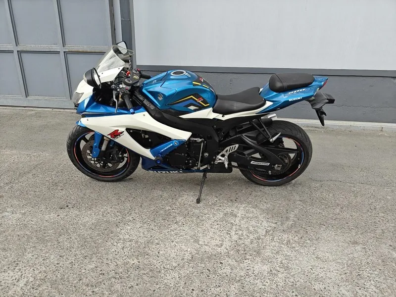 Suzuki GSX-R 600 sotiladi 4 Suzuki GSX-R 600 sotiladi 4