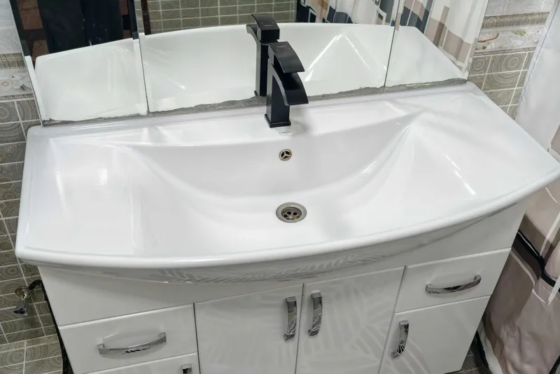 Vanna xonasi uchun mebel to‘plami. Ko‘zgu, rakovina, tumba. 2 Vanna xonasi uchun mebel to‘plami. Ko‘zgu, rakovina, tumba. 2