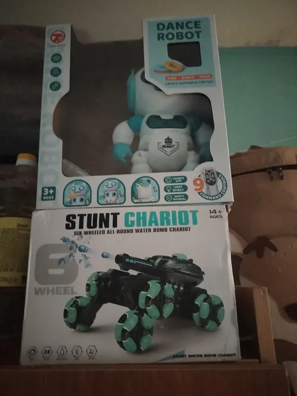 Robot va mashinani sotaman, barchasi pult orqali boshqariladi, yaxshi holatda Robot va mashinani sotaman, barchasi pult orqali boshqariladi, yaxshi holatda