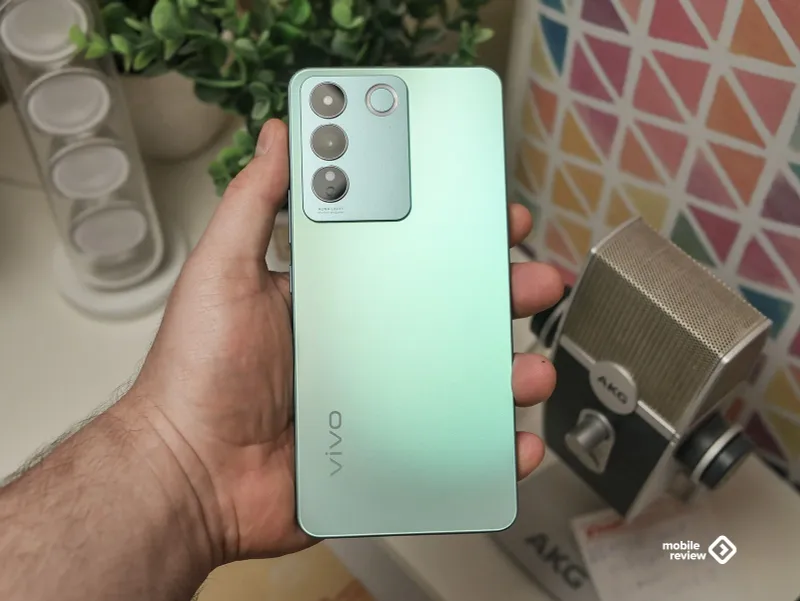 Продам смартфон Vivo V27e