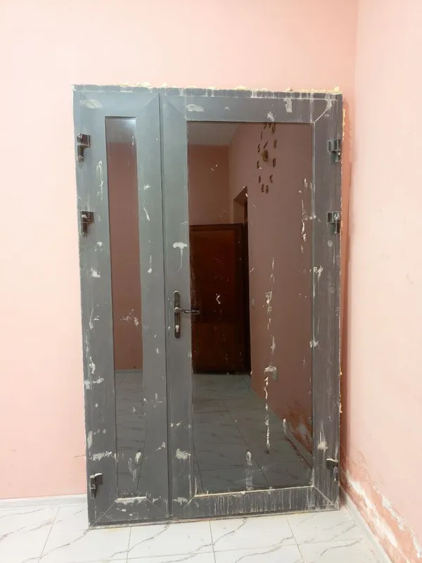 Alyumin eshik sotiladi. 2 ta alyumin eshik sotiladi. Holati yaxshi, m