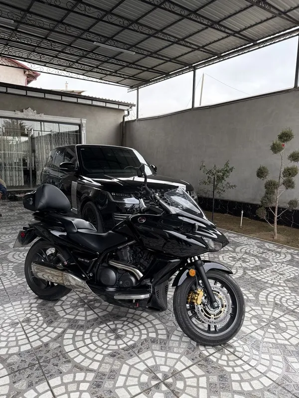 Мотоцикл Honada DN-1 единственный в Узбекистане