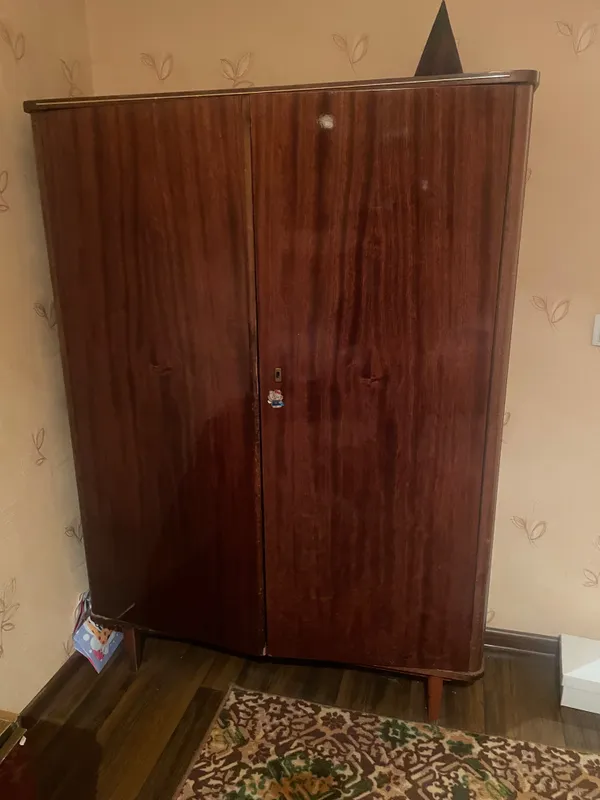 Продается шифоньер (платяной шкаф) Продается шифоньер (платяной шкаф)