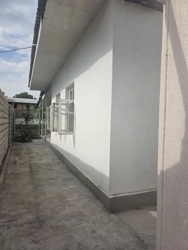 Uy hovli sotiladi 25.000 min kelishamiz 1