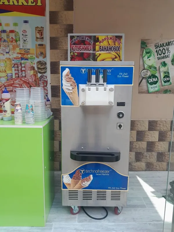 Frezer Muzqaymoq tayorlaydigan aparat