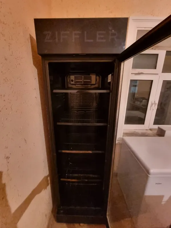 Витринный морозильник Ziffler 2