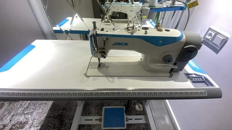 Jack A2 tikuv mashinasi sotuladi holati Ideal 1 Jack A2 tikuv mashinasi sotuladi holati Ideal 1