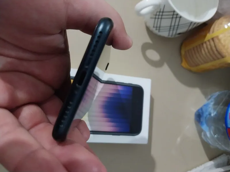 Iphone SE 3 сотилади 6