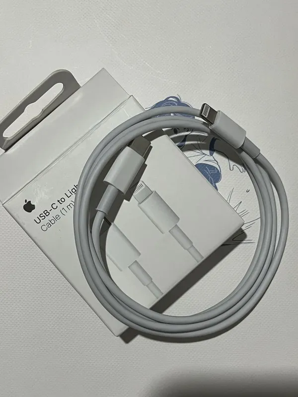 Iphone orginal zaryatnik USB-C cable (1m) 2 Iphone orginal zaryatnik USB-C cable (1m) 2