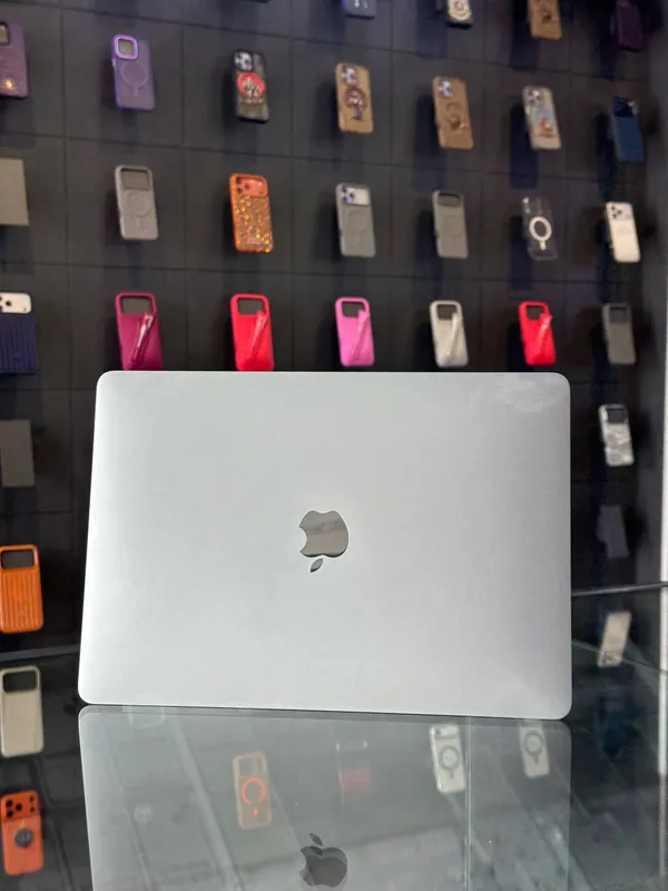 Macbook Air 13" M1 8/256GB 3