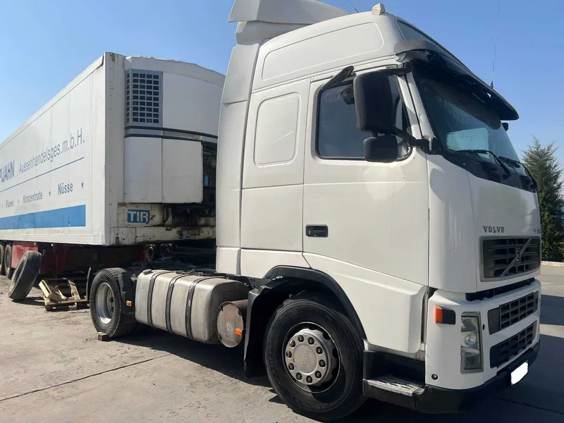 тягач Volvo FH12 2003 механика Volvo ва рефрижератор прицеп сотилади 2