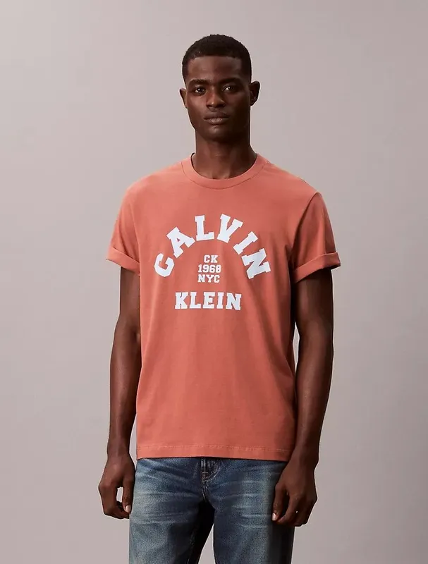 Футболка от Calvin Klein