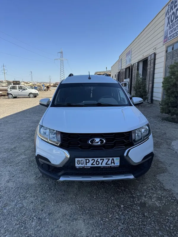 Lada largus cross 1