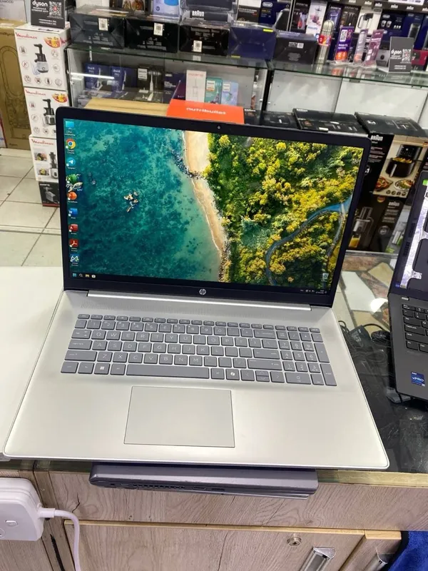 Lenovo Core i7-1255U / 16GB / 512GB SSD / 15.6 IPS Touch / Podsvetka —