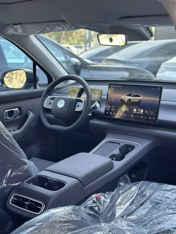 Leapmotor C10 gibrid smart — фото 1