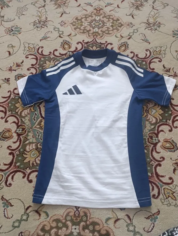 Продам детскую футболку adidas