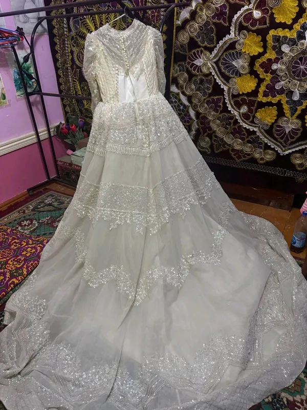 IVORY цвет, стандартные размеры, со шлейфом, сделаю скидку 5