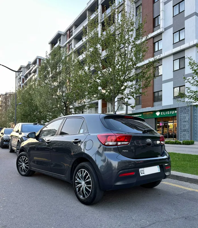 Продается Kia Rio 2018г, цвет Темно-Серый (Dark Grey) — фото 1