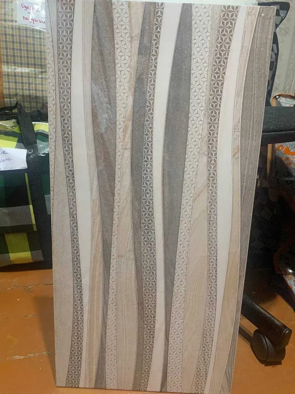 Продам керамическую плитку 300×600 1