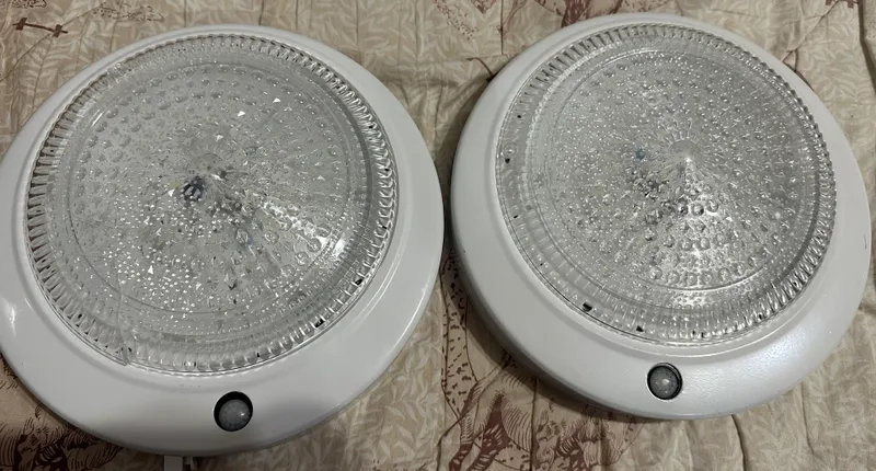 Продаю LED-светильники с датчиком движения 9