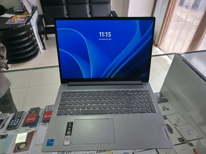 Lenovo Core i5 8/256 SSD