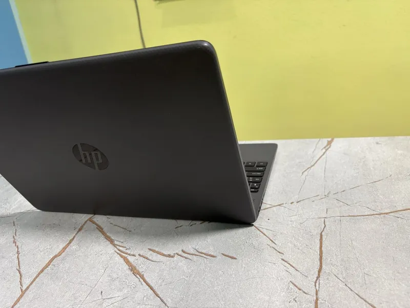 HP Noutbook i 3 core 4 HP Noutbook i 3 core 4