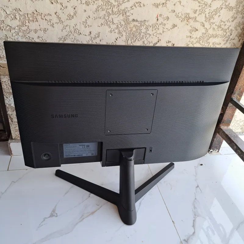 Samsung Essential S3 monitor 2