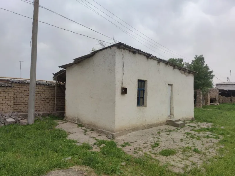 Srochna Ohangaron tumani Eyvalik MFY da joylashgan hovli uy sotiladi. — фото 5