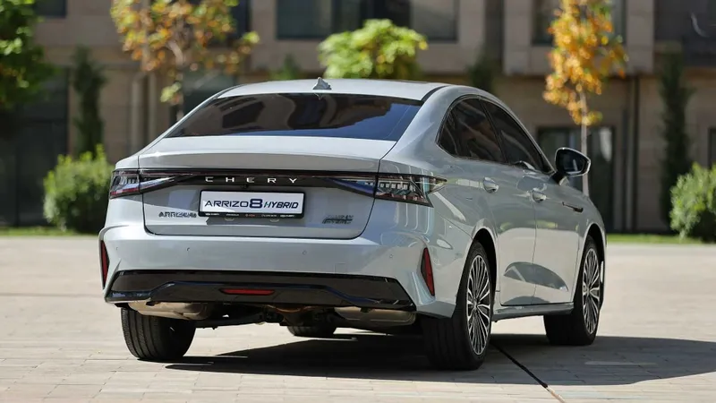 Chery Arrizo 8 Hybrid — фото 1
