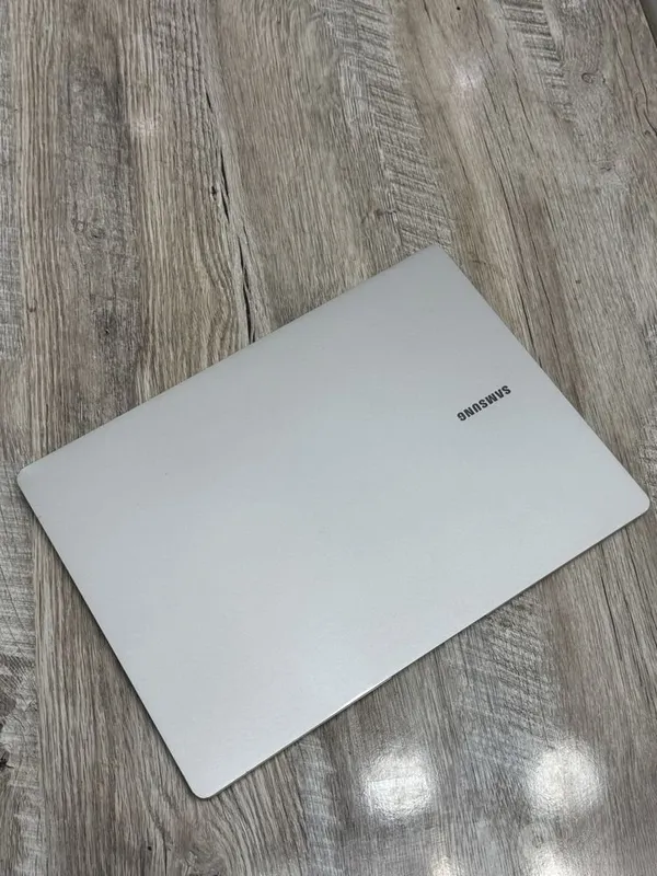 Samsung Galaxy Book 3 pro 2 Samsung Galaxy Book 3 pro 2