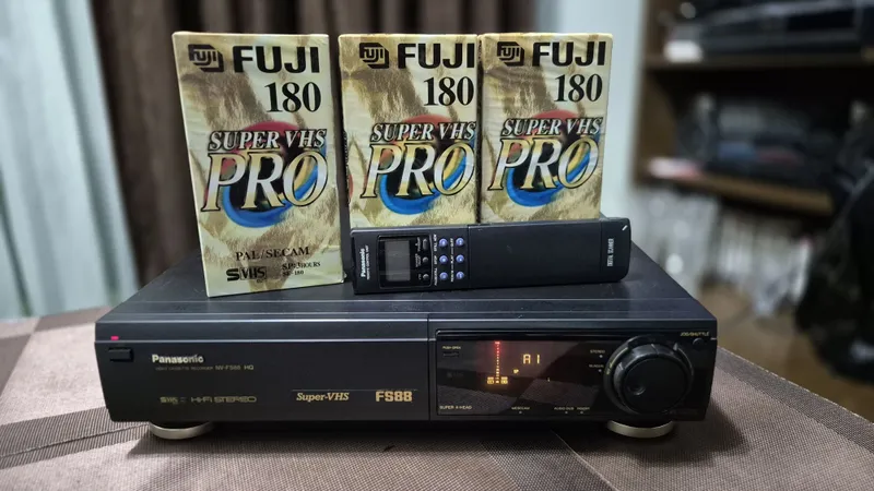 Супер видеомагнитофон Panasonic NV-FS88EG HI-FI Stereo SuperVHS 2 Супер видеомагнитофон Panasonic NV-FS88EG HI-FI Stereo SuperVHS 2
