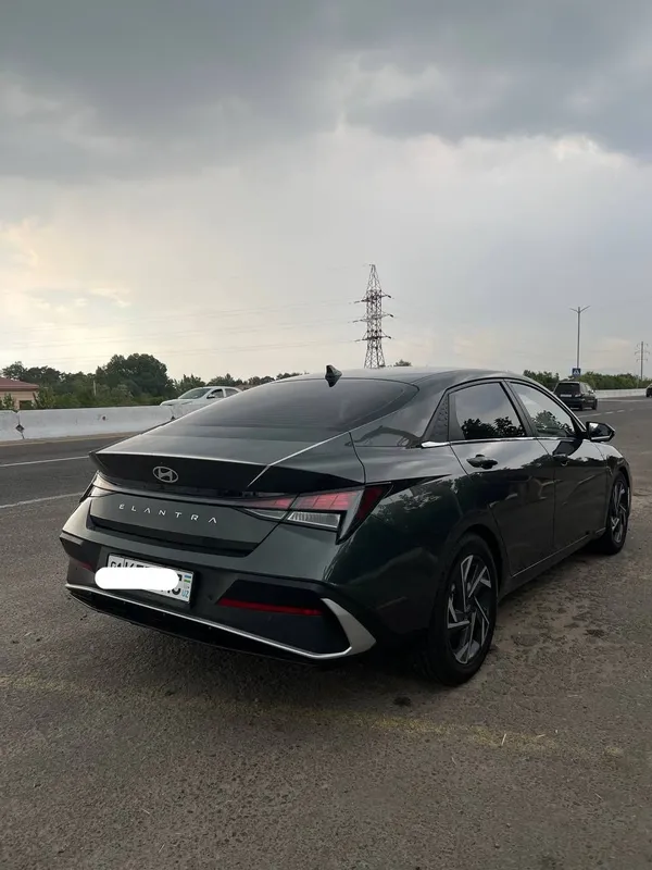 Hyundai Elantra 2023 4