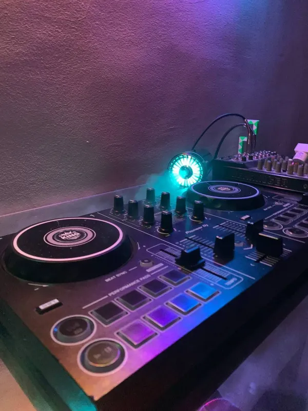 Dj pult pioneer 200 sotiladi — фото 1