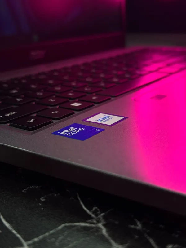 Kuchli noutbuk Acer Aspire 15 3
