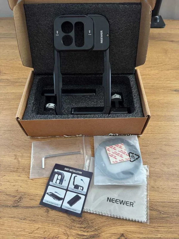 NEEWER Phone Cage for iPhone 15 Pro with Dual Handles — фото 2