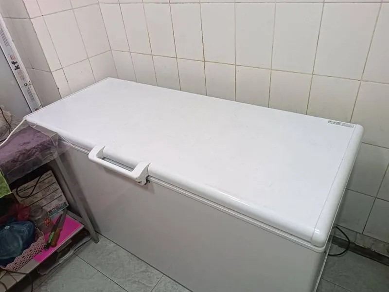 Xaladelnik sotiladi 1