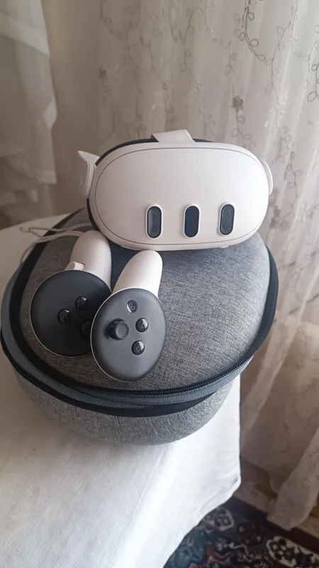 Продам мощный шлем виртуальной реальности Meta Quest 3. Состояние отли