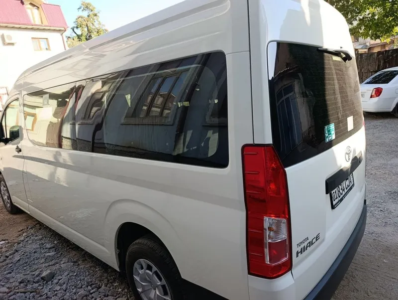 Microavtobus Toyota HiAce микроавтобус — фото 4