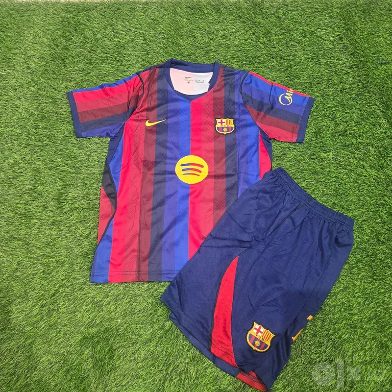 Детские одежда Detskiy futbol forma kaptok top мяч sarkanojka butsa 7 Детские одежда Detskiy futbol forma kaptok top мяч sarkanojka butsa 7