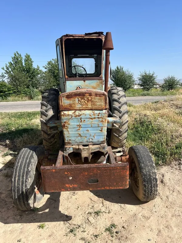 Traktor sotiladi