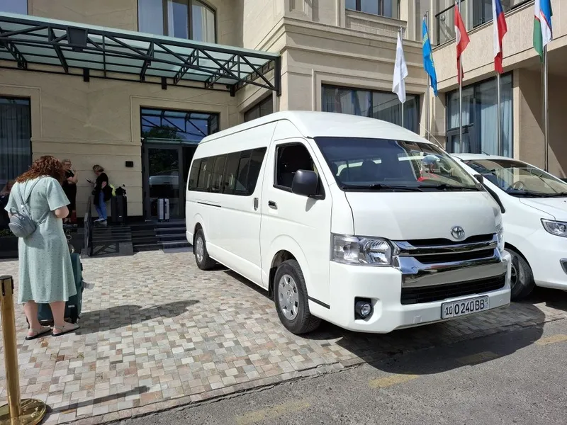 TOYOTA HIACE сотилади 2012 йил 3 TOYOTA HIACE сотилади 2012 йил 3