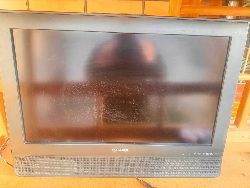 Sharp brendiga tegishli LCD (suyuq kristalli) televizor — фото 1