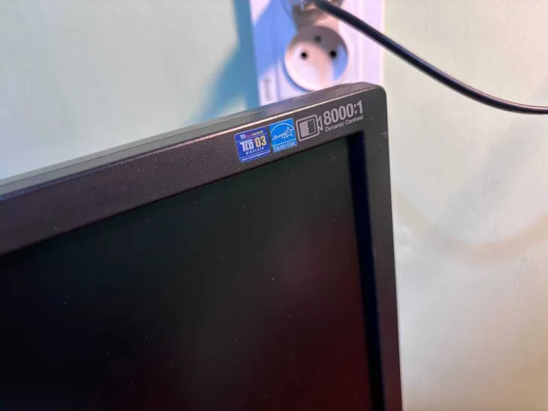 Продам свой Samsung SyncMaster 943NW 19" 3