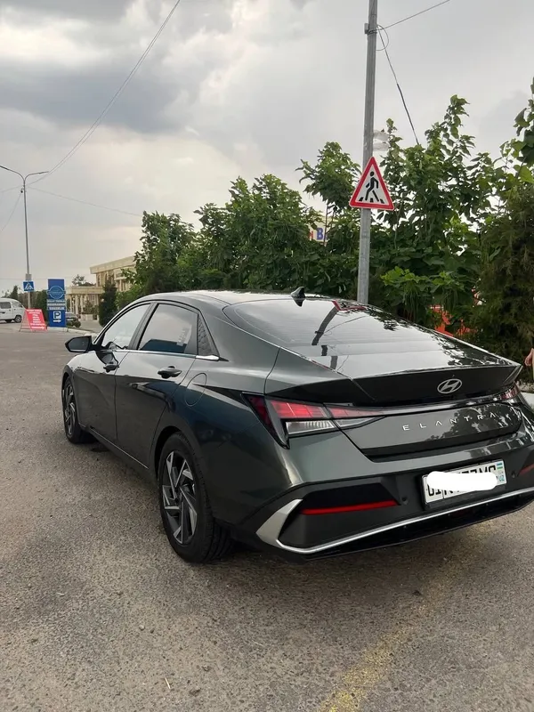 Hyundai Elantra 2023 3