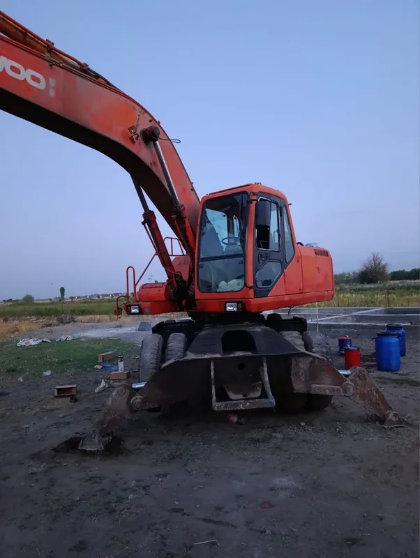 Daewoo 200 ekskavator 2003-yil narxiga bemalol arziydi. 5