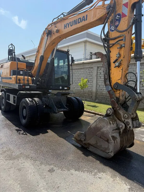 колесный экскаватор Hyundai HW145 4